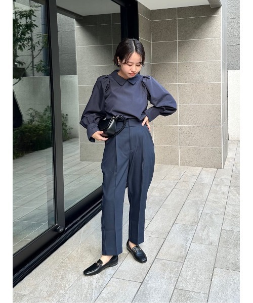 UR'S(ユアーズ)の「襟付タックスリーブシャツブラウス(シャツ/ブラウス・レディース・ネイビー/ホワイト・L/M/S)」の3枚目の写真