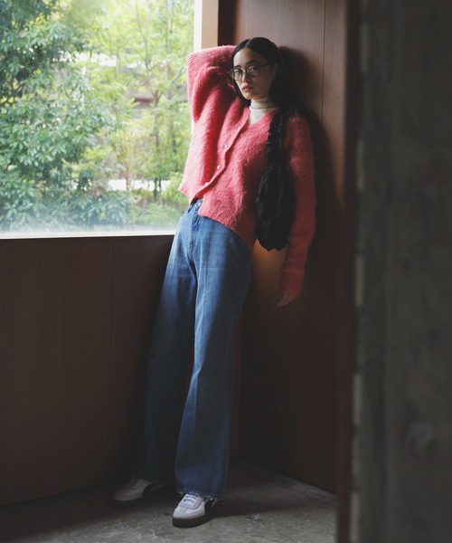 VIS（ビス）の「パールボタンVネック片畦ニットカーディガン（カーディガン/ボレロ・レディース・グレー/ブラウン系その他2/ブルー/ホワイト系その他/レッド系その他・FREE）」の7枚目の写真