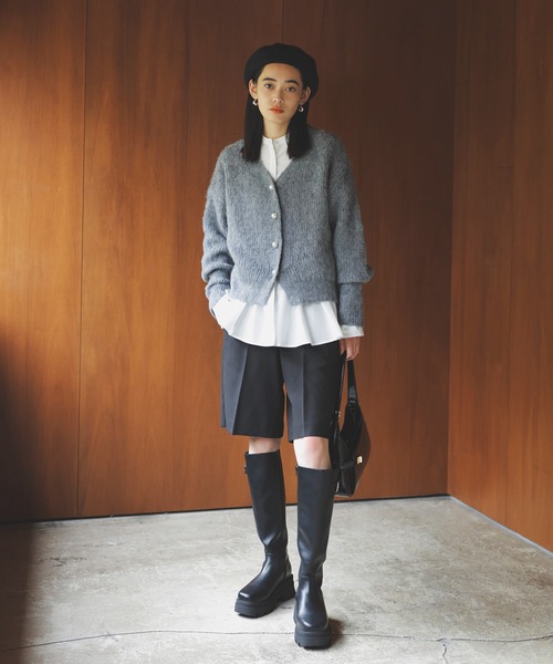 VIS（ビス）の「パールボタンVネック片畦ニットカーディガン（カーディガン/ボレロ・レディース・グレー/ブラウン系その他2/ブルー/ホワイト系その他/レッド系その他・FREE）」の8枚目の写真