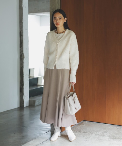 VIS（ビス）の「パールボタンVネック片畦ニットカーディガン