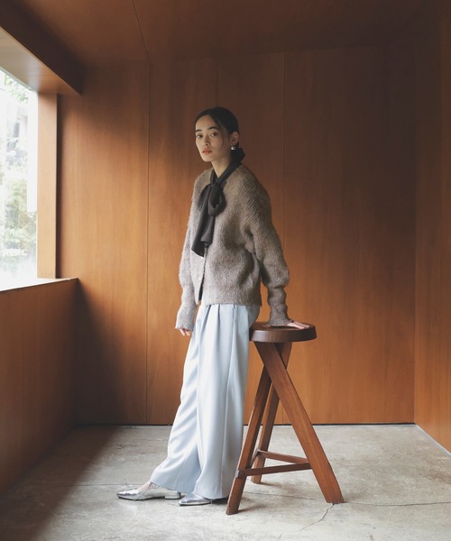 VIS（ビス）の「パールボタンVネック片畦ニットカーディガン（カーディガン/ボレロ・レディース・グレー/ブラウン系その他2/ブルー/ホワイト系その他/レッド系その他・FREE）」の11枚目の写真