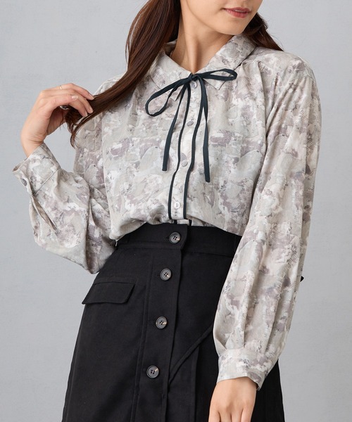 NICOLE CLUB（ニコル　クラブ）の「パイピング柄ブラウス（シャツ/ブラウス・レディース・パープル/イエロー/グレー・MEDIUM）」の2枚目の写真