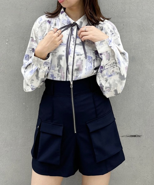NICOLE CLUB（ニコル　クラブ）の「パイピング柄ブラウス（シャツ/ブラウス・レディース・パープル/イエロー/グレー・MEDIUM）」の22枚目の写真