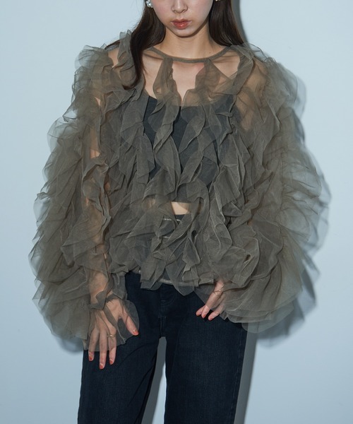 MAISON BREEZE reveur（メゾンブリーズレヴール）の「【MAISON BREEZE reveur】チュールフリルトップス trc（シャツ/ブラウス・レディース・グレー/アイボリー/ブラック・FREE）」の3枚目の写真