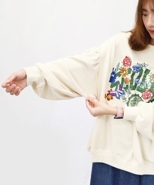 ScoLar（スカラー）の「143698：ロゴ×花刺繍 ラバープリント裏毛