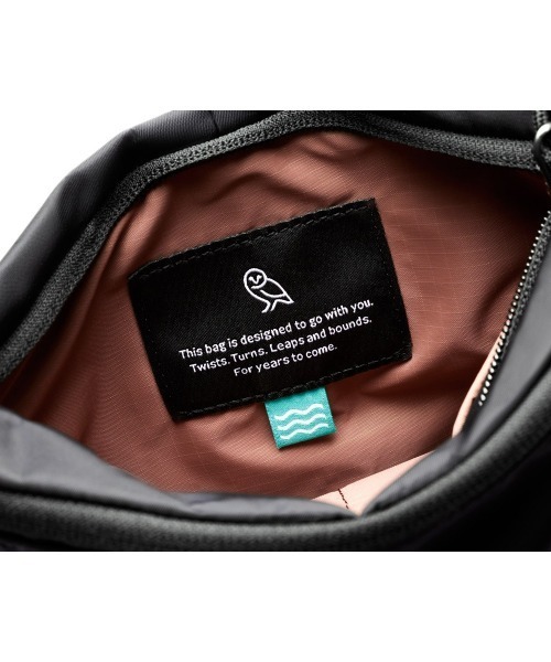 entre square(アントレスクエアー)の「Bellroy/ボディバッグ/サコッシュ Laneway Sacoche インク(ボディバッグ/ウエストポーチ・メンズ・ダークブラック・ONE SIZE)」の8枚目の写真