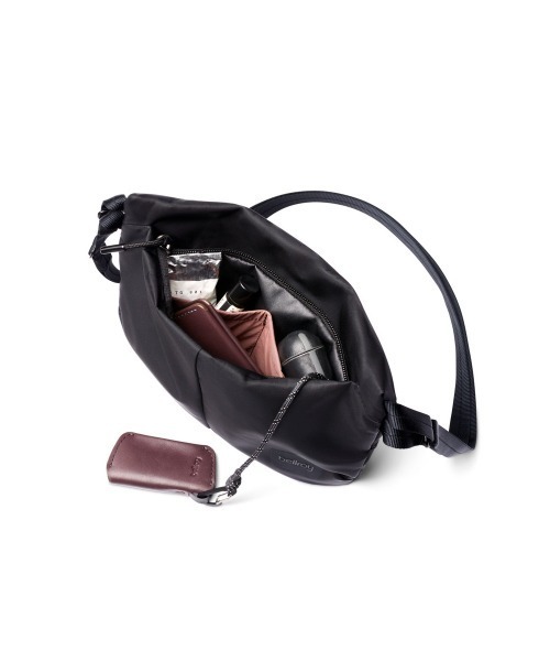 entre square(アントレスクエアー)の「Bellroy/ボディバッグ/サコッシュ Laneway Sacoche インク(ボディバッグ/ウエストポーチ・メンズ・ダークブラック・ONE SIZE)」の3枚目の写真