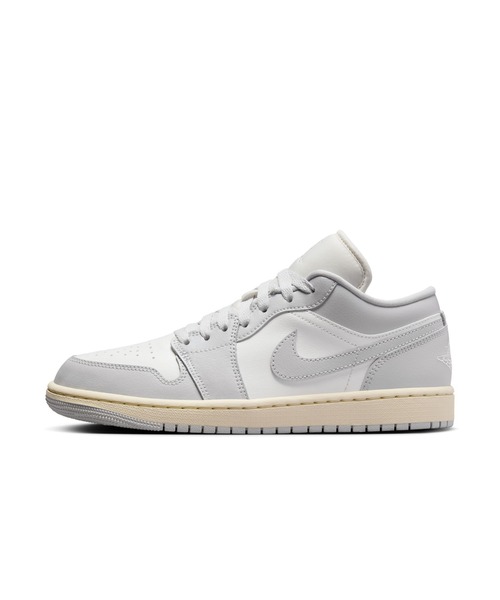 JORDAN BRAND(ジョーダンブランド)の「エア ジョーダン 1 LOW ウィメンズシューズ / Air Jordan 1 Low Women's Shoes DC0774-103 Sail(スニーカー・レディース・ホワイト系2・22/22.5/23/23.5/24/24.5/25/25.5/26/26.5/27/27.5/28/28.5/29)」の4枚目の写真