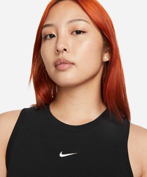 NIKE（ナイキ）の「ナイキ スポーツウェア エッセンシャル ウィメンズ リブド クロップド タンクトップ / Nike Sportswear Essentials Women's Ribbed Cropped Tank FB8280-010 Black（タンクトップ・レディース・ブラック・2XL/L/M/S/XL/XS）」の3枚目の写真