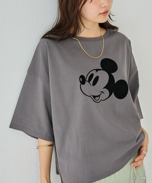 LAVEANGE（ラビアンジェ）の「ミッキー/フロッキープリントTシャツ（Tシャツ/カットソー・レディース・スミクロ/オフホワイト・4L/3L/LL/M/5L）」の2枚目の写真
