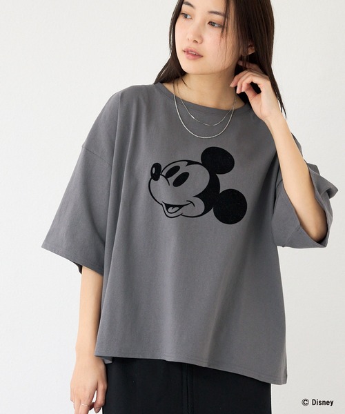 LAVEANGE（ラビアンジェ）の「ミッキー/フロッキープリントTシャツ（Tシャツ/カットソー・レディース・スミクロ/オフホワイト・4L/3L/LL/M/5L）」の4枚目の写真