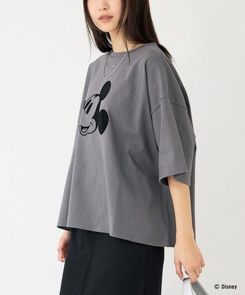 LAVEANGE（ラビアンジェ）の「ミッキー/フロッキープリントTシャツ（Tシャツ/カットソー・レディース・スミクロ/オフホワイト・4L/3L/LL/M/5L）」の6枚目の写真