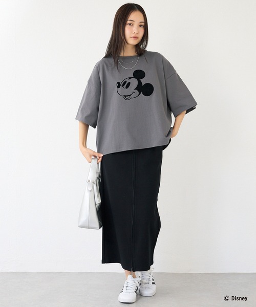 LAVEANGE（ラビアンジェ）の「ミッキー/フロッキープリントTシャツ（Tシャツ/カットソー・レディース・スミクロ/オフホワイト・4L/3L/LL/M/5L）」の7枚目の写真