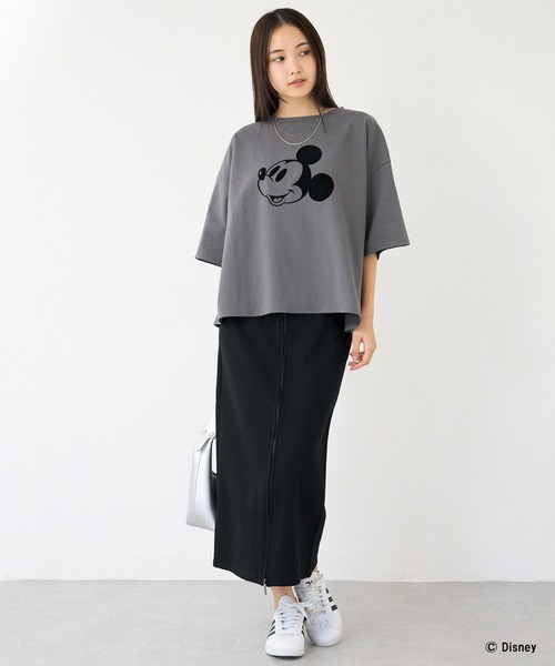 LAVEANGE（ラビアンジェ）の「ミッキー/フロッキープリントTシャツ（Tシャツ/カットソー・レディース・スミクロ/オフホワイト・4L/3L/LL/M/5L）」の9枚目の写真
