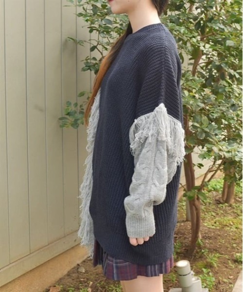 axes femme(アクシーズファム)の「バイカラー×フリンジニット(チュニック・レディース・キナリ/ネイビー/モカ・FREE)」の5枚目の写真