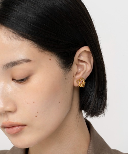 LAPUIS(ラピュイ)の「LAPUIS(ラピュイ)Line coil heart earrings M(イヤリング・レディース・マルチ/ゴールド・FREE)」の22枚目の写真