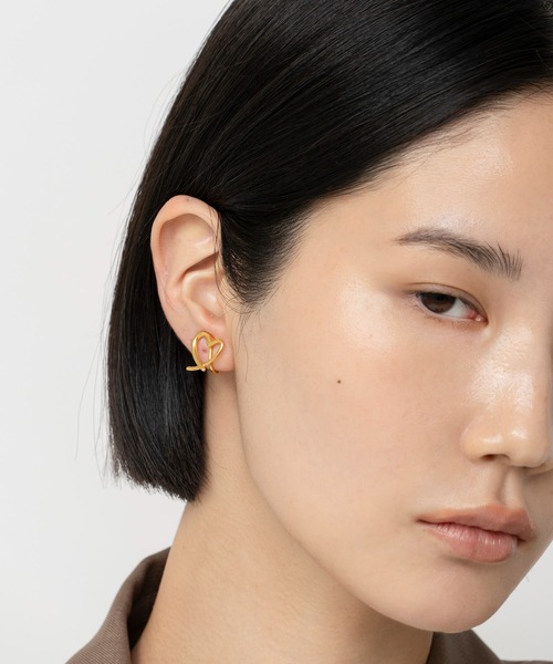 LAPUIS(ラピュイ)の「LAPUIS(ラピュイ)Line coil heart earrings M(イヤリング・レディース・マルチ/ゴールド・FREE)」の16枚目の写真
