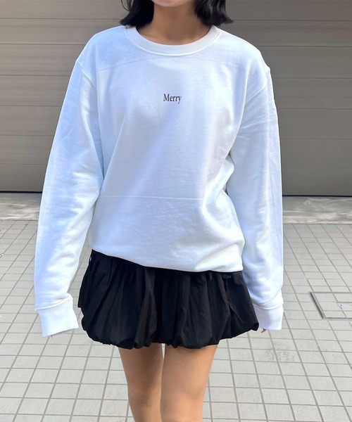 merrylatte(メリーラテ)の「【軽量】ワンポイントMerryトレーナー スウェット(スウェット・レディース・ホワイト・LARGE)」の1枚目の写真