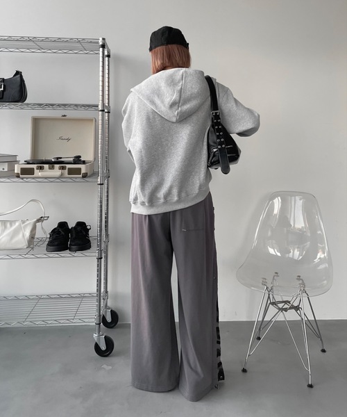 SHAGGIE（シャギー）の「サイド切り替え迷彩２WAYスウェットルーズパンツ（スウェットパンツ・レディース・グレー/チャコールグレー・FREE）」の6枚目の写真