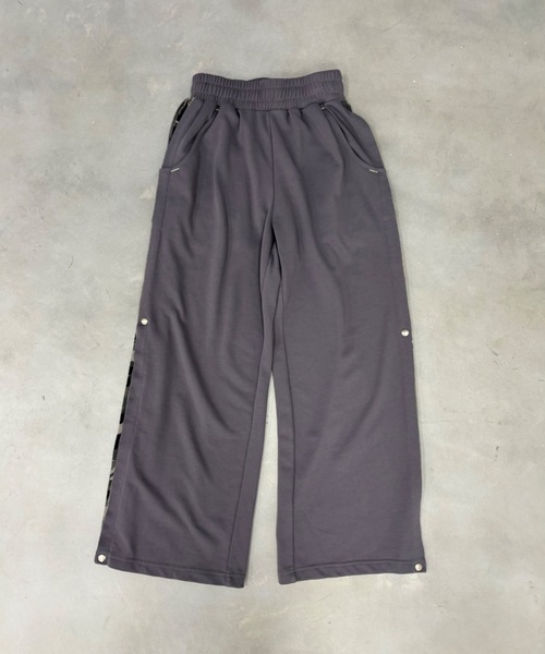 SHAGGIE（シャギー）の「サイド切り替え迷彩２WAYスウェットルーズパンツ（スウェットパンツ・レディース・グレー/チャコールグレー・FREE）」の8枚目の写真