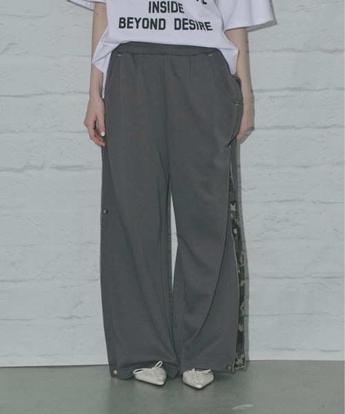 SHAGGIE（シャギー）の「サイド切り替え迷彩２WAYスウェットルーズパンツ（スウェットパンツ・レディース・グレー/チャコールグレー・FREE）」の14枚目の写真