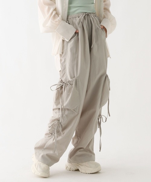 GLOBAL WORK（グローバルワーク）の「リボンカーゴパンツ/AND YUA ANY/319419（カーゴパンツ・キッズ・ライトグレー/チャコール・MEDIUM/SMALL）」の7枚目の写真