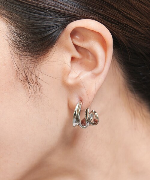 BEAUTY&YOUTH UNITED ARROWS(ビューティーアンドユースユナイテッドアローズ)の「メタル ユニークライン ピアス(ピアス(両耳用)・レディース・シルバー/ゴールド・FREE)」の1枚目の写真