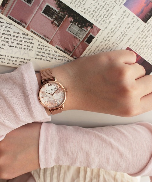 OLIVIA BURTON(オリビアバートン)の「「OLIVIA BURTON/オリビアバートン」シグネチャー -30mm イラストレイテッド /アブストラクトフローラル ローズゴールド メッシュ(アナログ腕時計・レディース・ゴールド系1/ゴールド系2・FREE)」の2枚目の写真