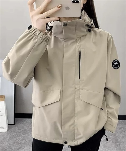 FREE STYLISTS(フリー スタイリスト)の「フード付き2WAYジッパージャケット(ナイロンジャケット・レディース・ベージュ/ブラック/カーキ・S/M/L)」の3枚目の写真