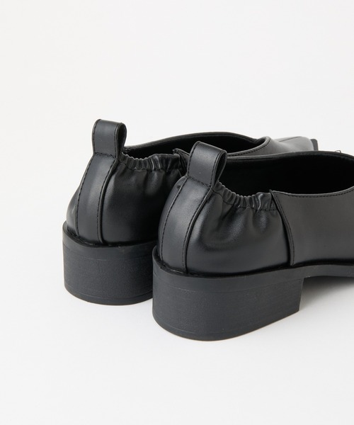 COLONY 2139（コロニートゥーワンスリーナイン）の「ポインテッドトゥローファー（ローファー・レディース・シルバー/ブラック/オフホワイト・MEDIUM/LARGE）」の14枚目の写真