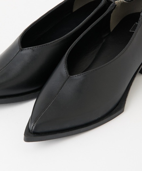 COLONY 2139（コロニートゥーワンスリーナイン）の「ポインテッドトゥローファー（ローファー・レディース・シルバー/ブラック/オフホワイト・MEDIUM/LARGE）」の15枚目の写真