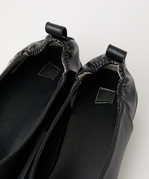 COLONY 2139（コロニートゥーワンスリーナイン）の「ポインテッドトゥローファー（ローファー・レディース・シルバー/ブラック/オフホワイト・MEDIUM/LARGE）」の16枚目の写真