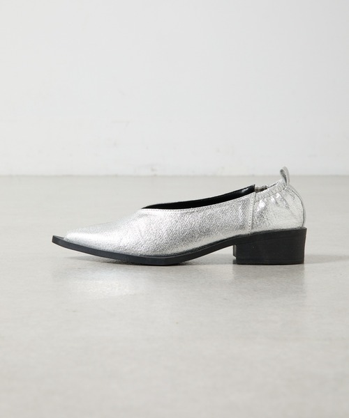 COLONY 2139（コロニートゥーワンスリーナイン）の「ポインテッドトゥローファー（ローファー・レディース・シルバー/ブラック/オフホワイト・MEDIUM/LARGE）」の10枚目の写真