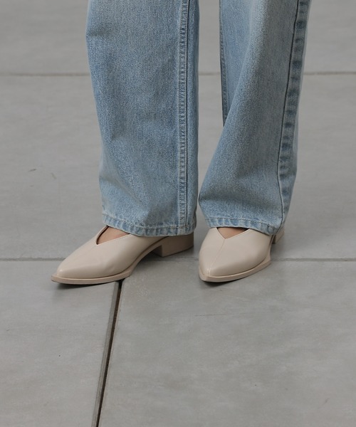 COLONY 2139（コロニートゥーワンスリーナイン）の「ポインテッドトゥローファー（ローファー・レディース・シルバー/ブラック/オフホワイト・MEDIUM/LARGE）」の18枚目の写真