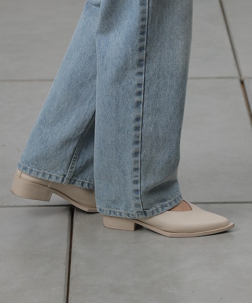 COLONY 2139（コロニートゥーワンスリーナイン）の「ポインテッドトゥローファー（ローファー・レディース・シルバー/ブラック/オフホワイト・MEDIUM/LARGE）」の19枚目の写真