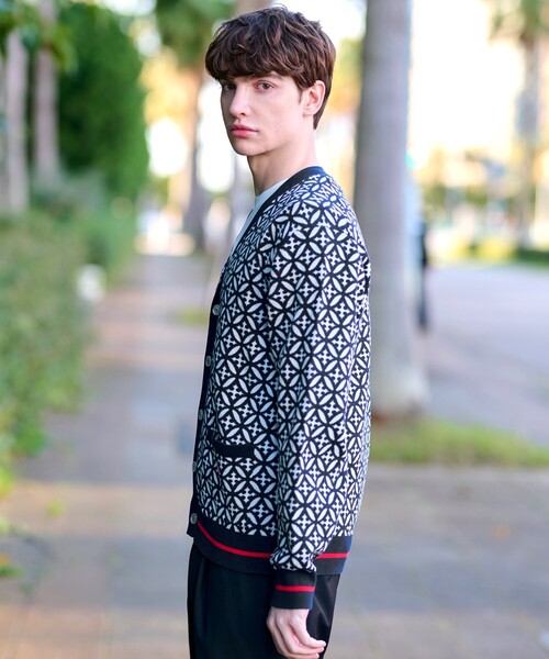 DRESSTERIOR(ドレステリア)の「オーバーラップサークル ジャカード ニットカーディガン(カーディガン/ボレロ・メンズ・ネイビー系・91/92/90/94)」の9枚目の写真