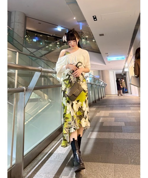 ALLSAINTS(オールセインツ)の「JULIEANA V NECK WRAP JUMPER | JULIEANA Vネック ラップ ニット・セーター(ニット/セーター・レディース・ホワイト・S/M/L/XS)」の8枚目の写真