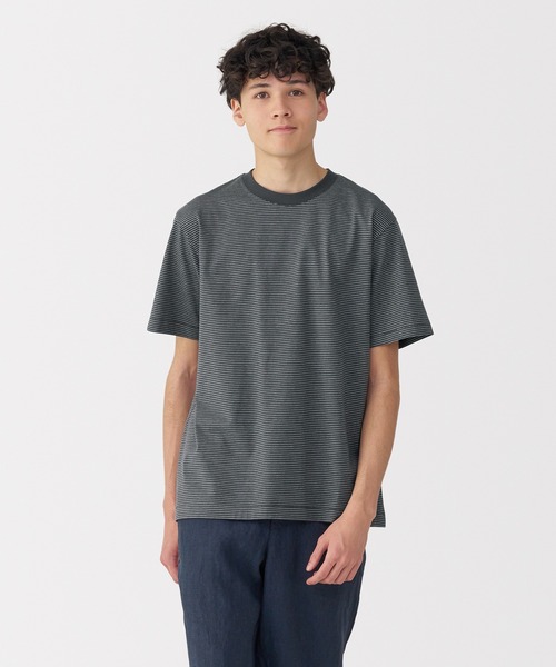 無印良品(ムジルシリョウヒン)の「紳士 天竺編みクルーネック半袖Tシャツ(ボーダー)(Tシャツ/カットソー・メンズ・ホワイト系/ブラック系/グレー系/ダークグリーン系/ブルー系/ブラウン系/グレー系1・S/M/L/XL)」の4枚目の写真