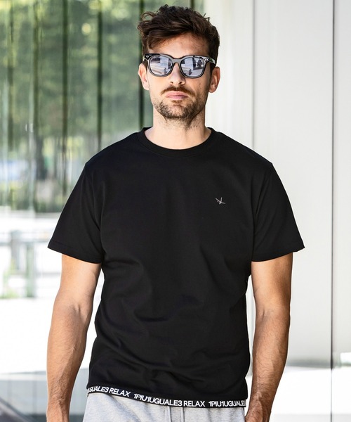 1PIU1UGUALE3 RELAX ヘムロゴ半袖Tシャツ — футболка с логотипом внизу, RELAX