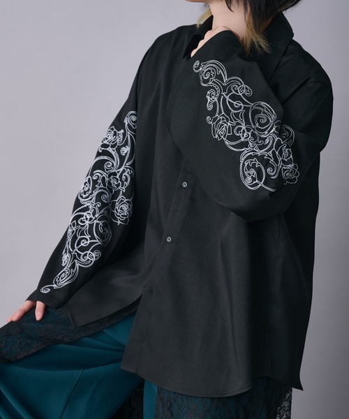 YENN 新品✨EMBRO SLEEVE SHIRT 刺繍スリーブ シャツ 10月上旬お届け ファッション YENN 新品✨EMBRO SLEEVE SHIRT