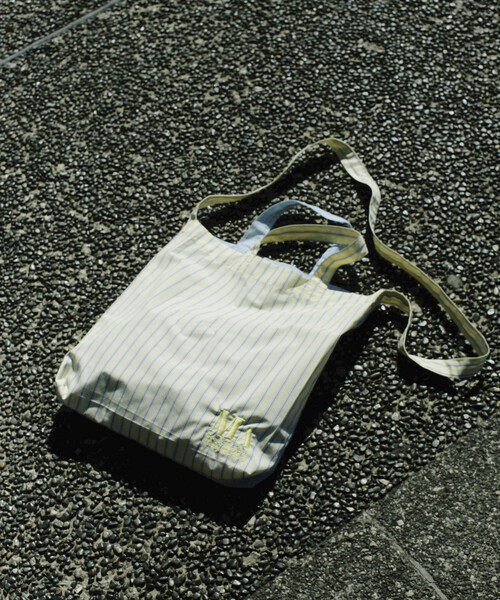 Firsthand（ファーストハンド）の「MA Firsthand/マ ファーストハンド STOCK FABRIC EMBROIDERY BAG / ストックファブリックエンブロイダリーバッグ / シャツ地2WAYトート（トートバッグ・レディース・ネイビー/イエロー/ブルー・FREE）」の3枚目の写真