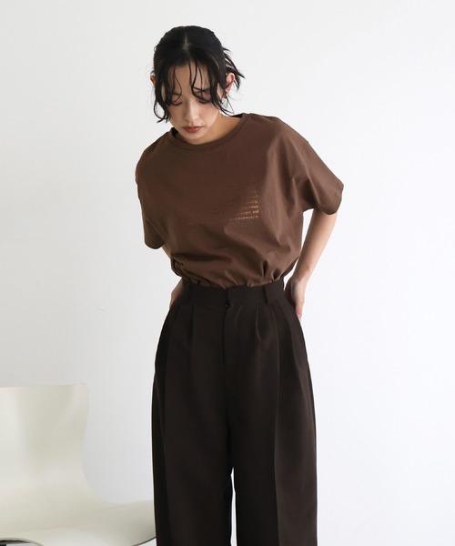 hellam（へラム）の「箔プリントロゴTシャツ（Tシャツ/カットソー・レディース・ブラウン/グリーン/ホワイト×ブラック/チャコール/オフホワイト・FREE）」の22枚目の写真