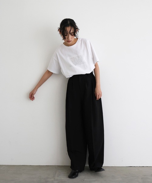 hellam（へラム）の「箔プリントロゴTシャツ（Tシャツ/カットソー・レディース・ブラウン/グリーン/ホワイト×ブラック/チャコール/オフホワイト・FREE）」の6枚目の写真