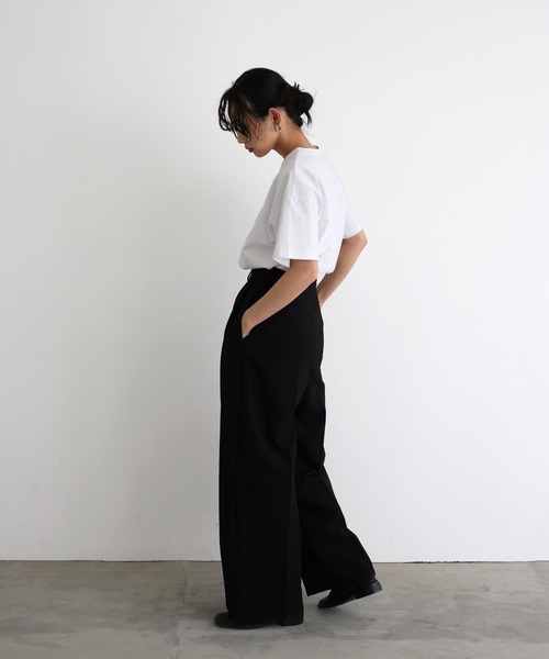 hellam（へラム）の「箔プリントロゴTシャツ（Tシャツ/カットソー・レディース・ブラウン/グリーン/ホワイト×ブラック/チャコール/オフホワイト・FREE）」の12枚目の写真