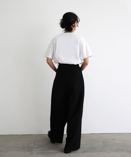 hellam（へラム）の「箔プリントロゴTシャツ（Tシャツ/カットソー・レディース・ブラウン/グリーン/ホワイト×ブラック/チャコール/オフホワイト・FREE）」の13枚目の写真