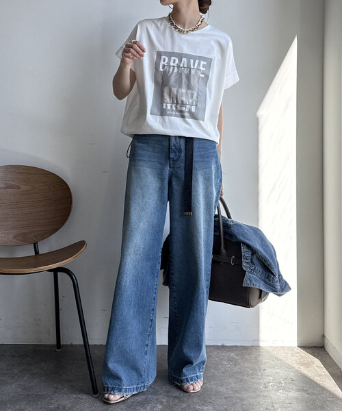 DouDou（ドゥドゥ）の「【WEB限定】裾ドロストオーガンジーロゴTEE（Tシャツ/カットソー・レディース・オフホワイト/チャコールグレー・FREE）」の4枚目の写真