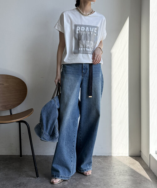 DouDou（ドゥドゥ）の「【WEB限定】裾ドロストオーガンジーロゴTEE（Tシャツ/カットソー・レディース・オフホワイト/チャコールグレー・FREE）」の5枚目の写真