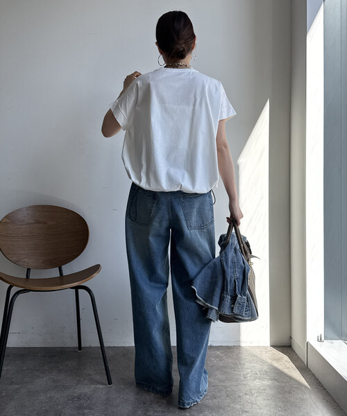 DouDou（ドゥドゥ）の「【WEB限定】裾ドロストオーガンジーロゴTEE（Tシャツ/カットソー・レディース・オフホワイト/チャコールグレー・FREE）」の7枚目の写真