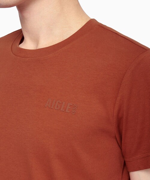 AIGLE（エーグル）の「UVカット ワンポイントロゴ 半袖Tシャツ（Tシャツ/カットソー・メンズ・ホワイト/ブラウン/イエロー/ダークブルー・L/XL/S/M）」の3枚目の写真