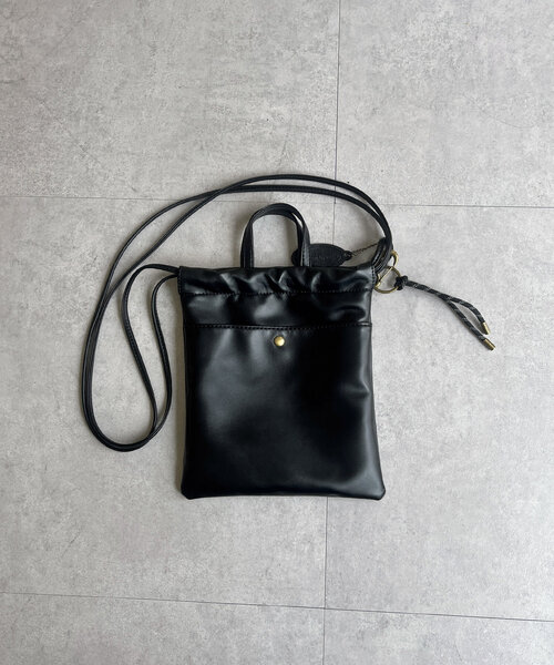 CPCM(シーピーシーエム)の「チャーム付きPU巾着バッグ(ショルダーバッグ・メンズ・ブラウン/ブラック・FREE)」の6枚目の写真